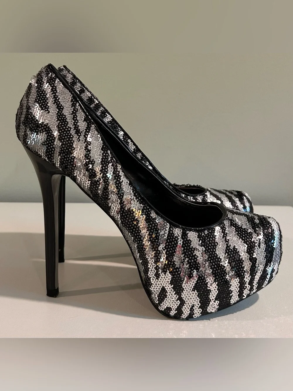 Steve Madden Sequin Zebra Platform Pumps 7.5 Disco Glam Statement Heels